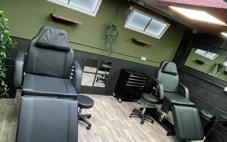 consurgo tattoo studio empty chairs